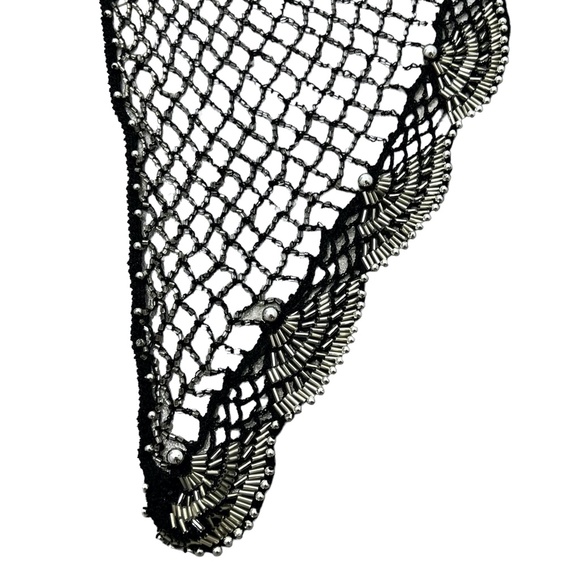 VINTAGE BLACK BEADED CROCHETED SHAWL WRAP W SILVER BEADS & SCALLOPED EDGES - Picture 12 of 16